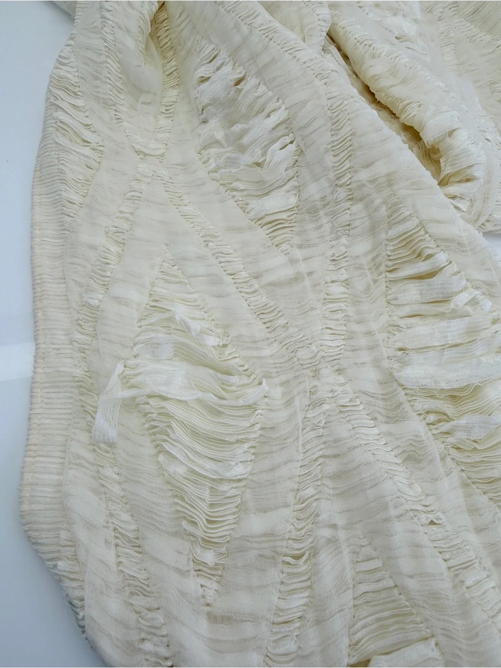 Gucci Silk Shawl Scarf Pleated Ivory